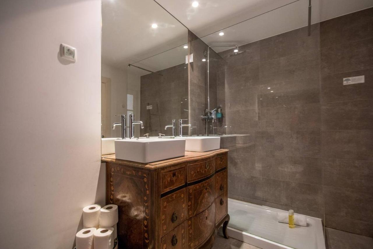 Charming Apartments In The Heart Of Lisbona Esterno foto